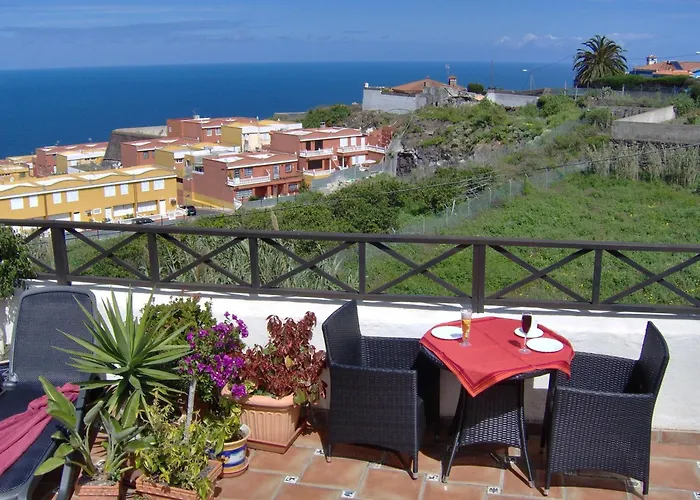 Appartamento Mit Privatem Balkon Und Meerblick Im Rustikalen Stil