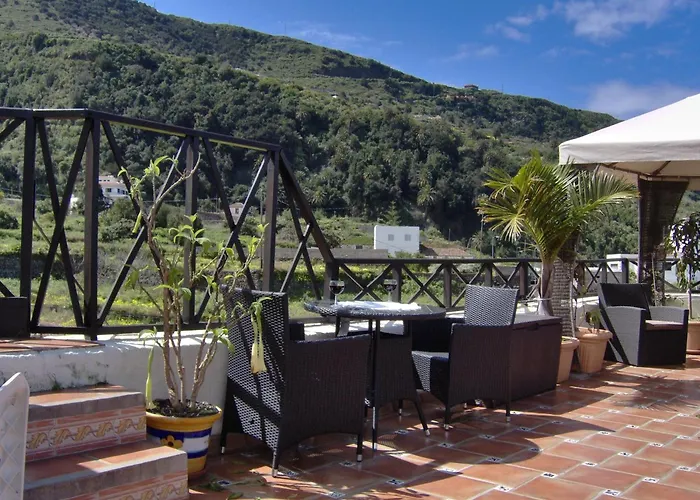 Lägenhet Mit Privatem Balkon Und Meerblick Im Rustikalen Stil