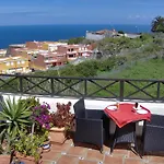 Appartement Mit Privatem Balkon Und Meerblick Im Rustikalen Stil